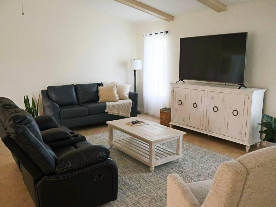Cozy Retreat, Heated Pool, Water Canal, Bikes,3 Bedroom Cape Coral Exteriör bild