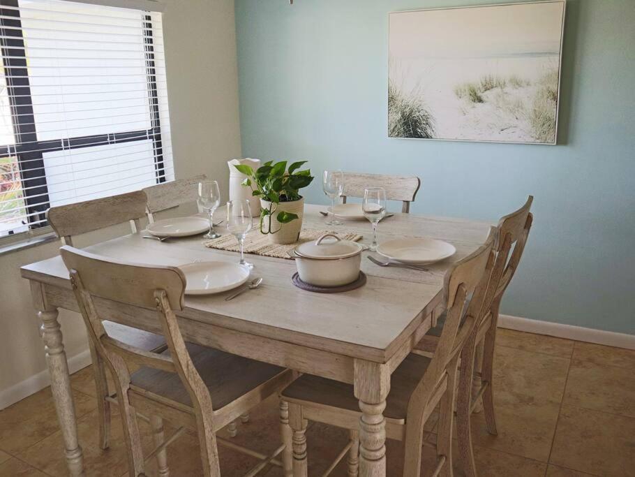 Cozy Retreat, Heated Pool, Water Canal, Bikes,3 Bedroom Cape Coral Exteriör bild