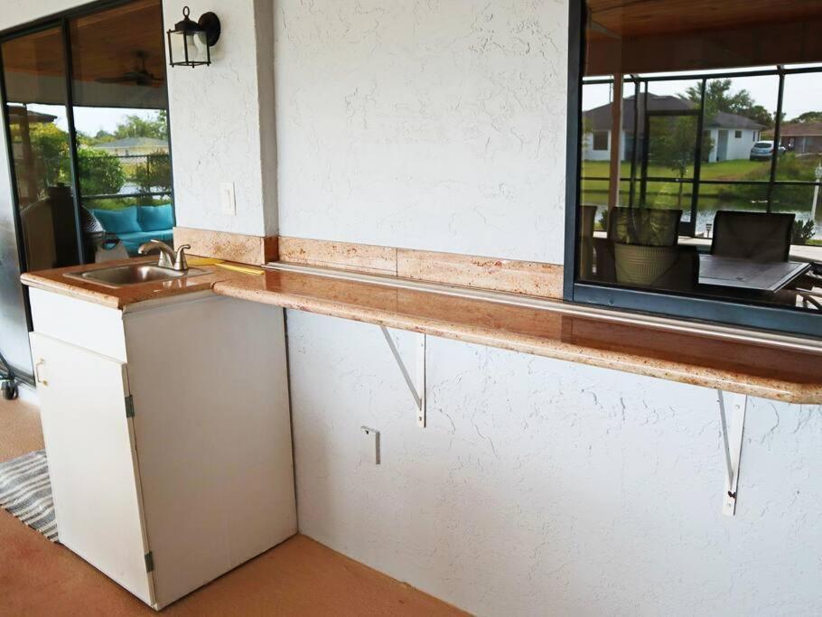 Cozy Retreat, Heated Pool, Water Canal, Bikes,3 Bedroom Cape Coral Exteriör bild