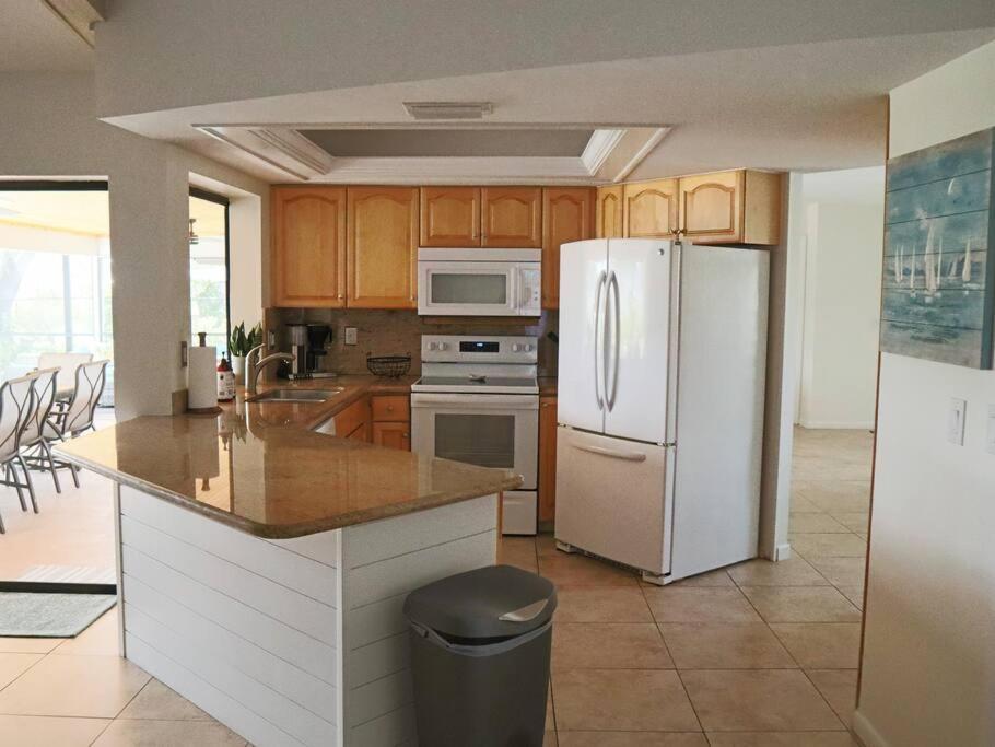 Cozy Retreat, Heated Pool, Water Canal, Bikes,3 Bedroom Cape Coral Exteriör bild