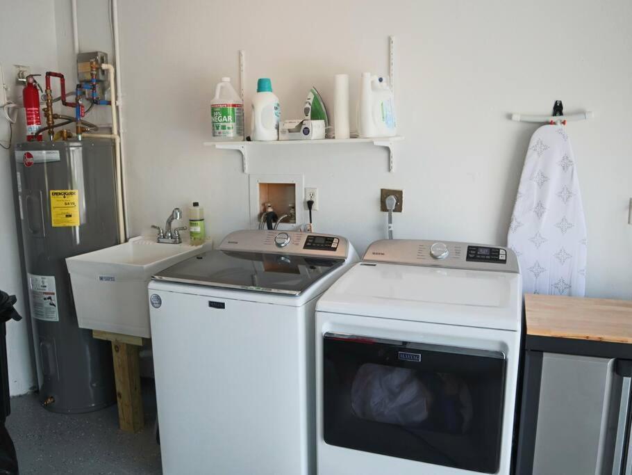 Cozy Retreat, Heated Pool, Water Canal, Bikes,3 Bedroom Cape Coral Exteriör bild