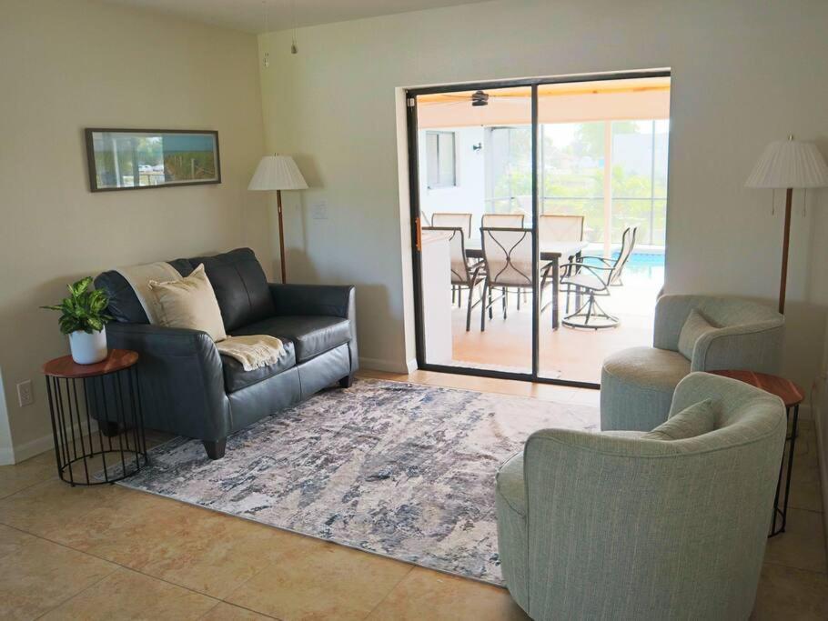 Cozy Retreat, Heated Pool, Water Canal, Bikes,3 Bedroom Cape Coral Exteriör bild