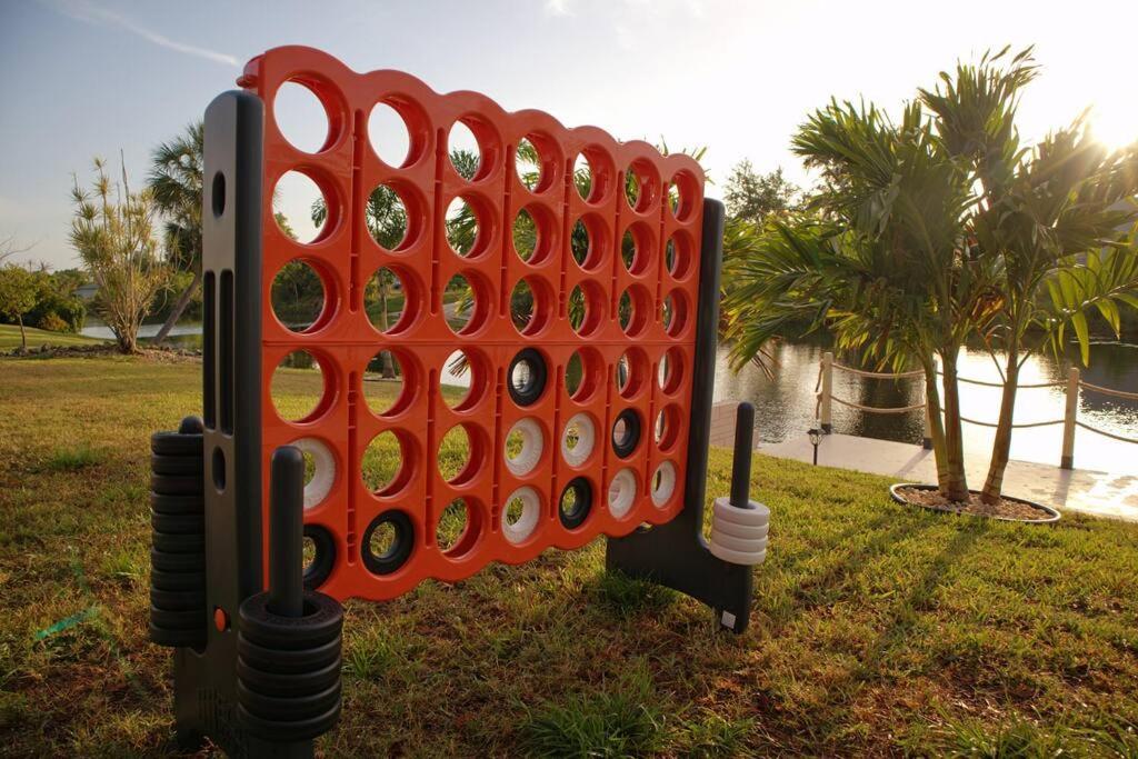 Cozy Retreat, Heated Pool, Water Canal, Bikes,3 Bedroom Cape Coral Exteriör bild