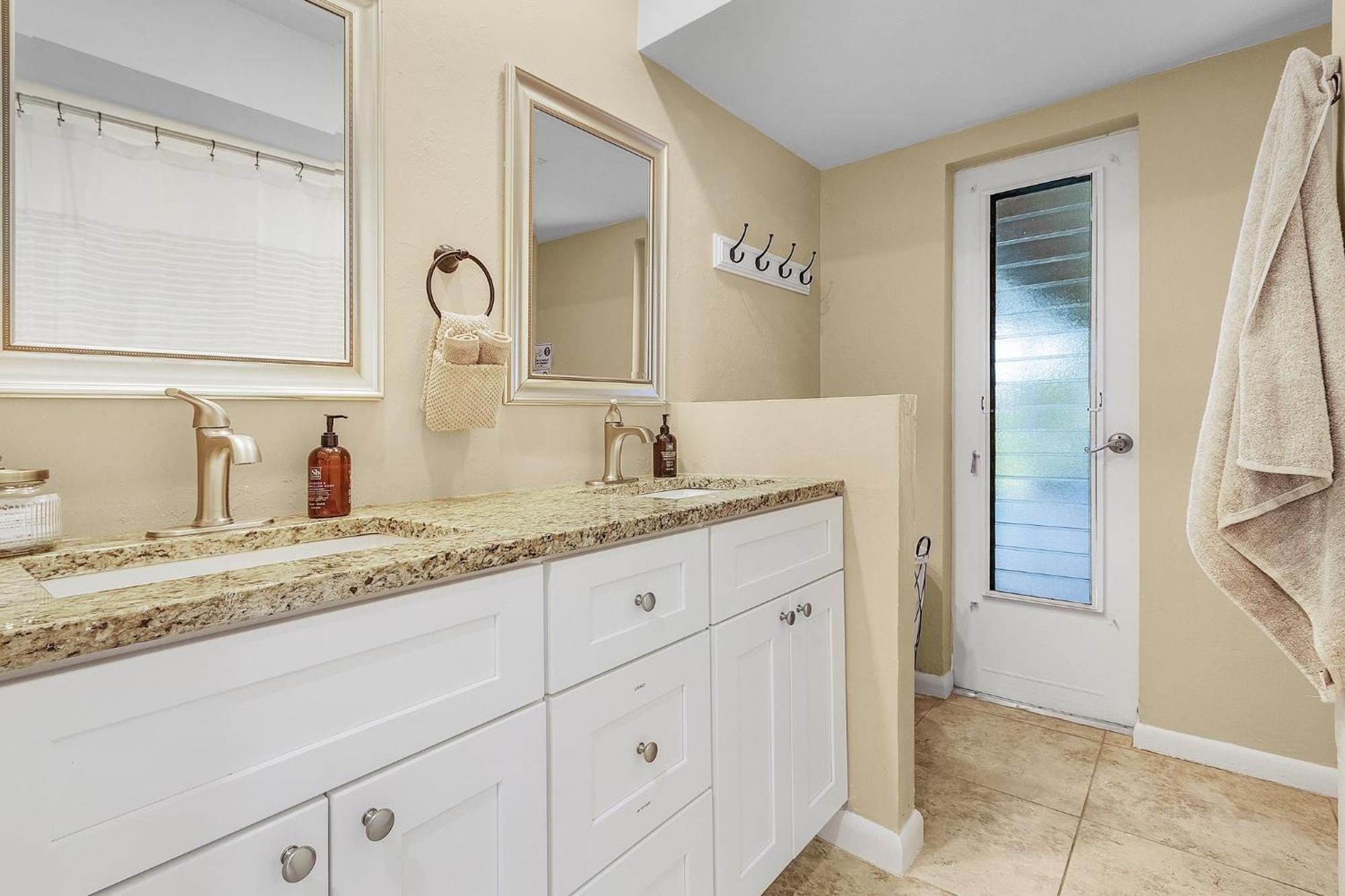 Cozy Retreat, Heated Pool, Water Canal, Bikes,3 Bedroom Cape Coral Exteriör bild