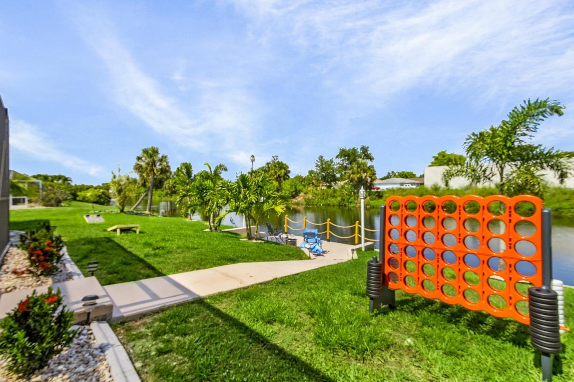Cozy Retreat, Heated Pool, Water Canal, Bikes,3 Bedroom Cape Coral Exteriör bild
