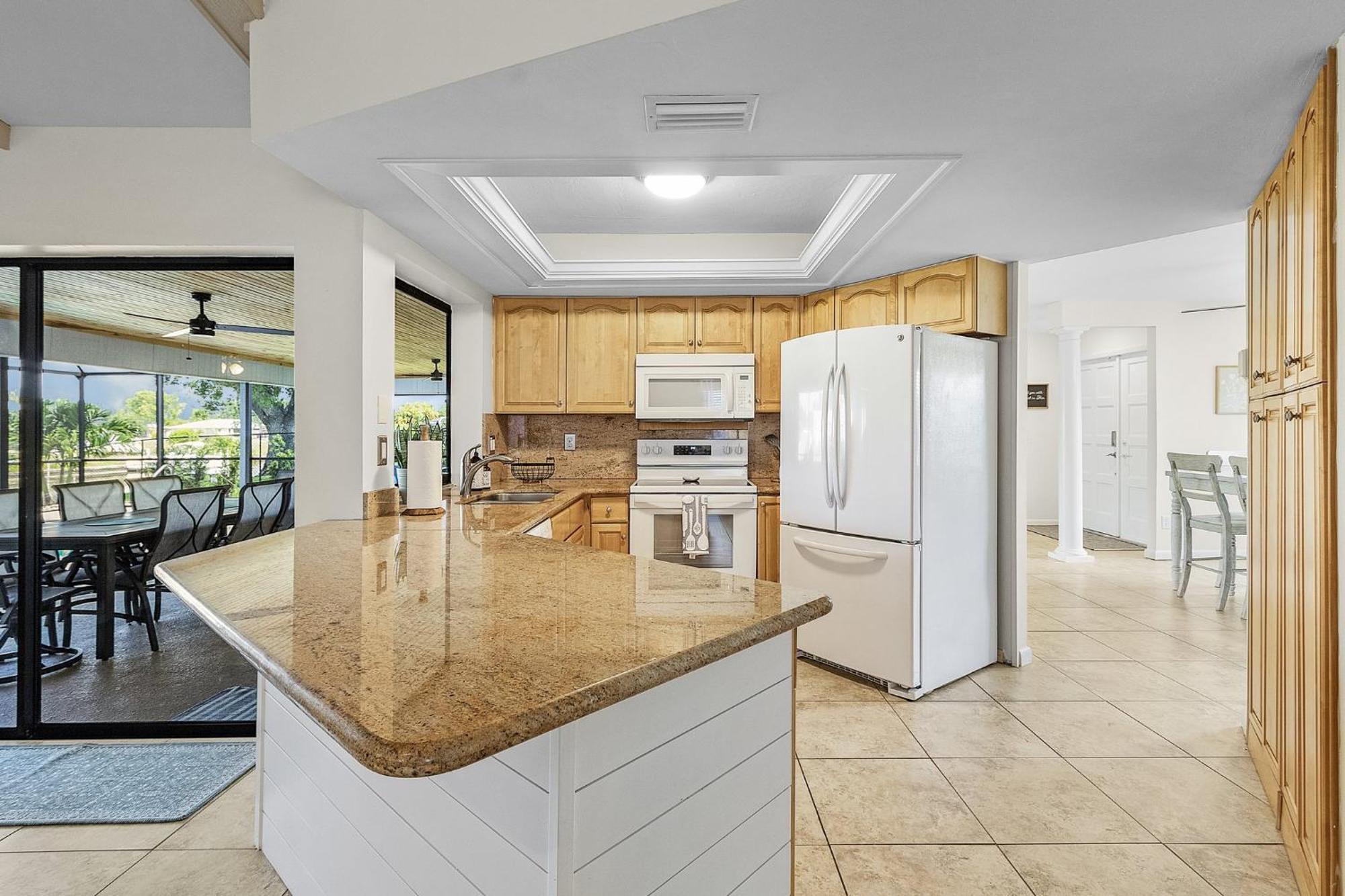 Cozy Retreat, Heated Pool, Water Canal, Bikes,3 Bedroom Cape Coral Exteriör bild