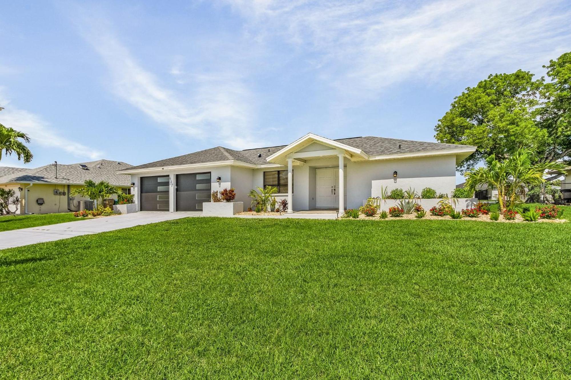 Cozy Retreat, Heated Pool, Water Canal, Bikes,3 Bedroom Cape Coral Exteriör bild