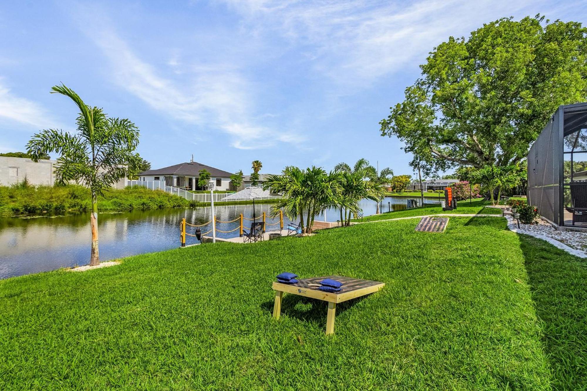 Cozy Retreat, Heated Pool, Water Canal, Bikes,3 Bedroom Cape Coral Exteriör bild